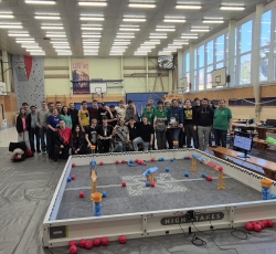 RoboBožci poměřili síly na setkání středoškolských týmů VEX V5