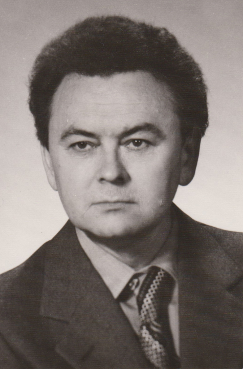 Mgr. Hynek Pospíšil, ředitel školy v letech 1990–1994