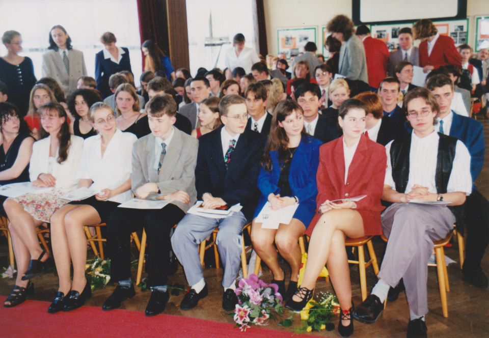 Ze slavnostního předání maturitních vysvědčení – květen 1998