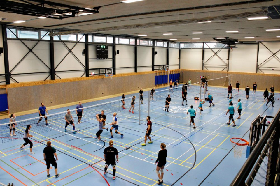 Sportovní hala gymnázia hostila volejbalový turnaj