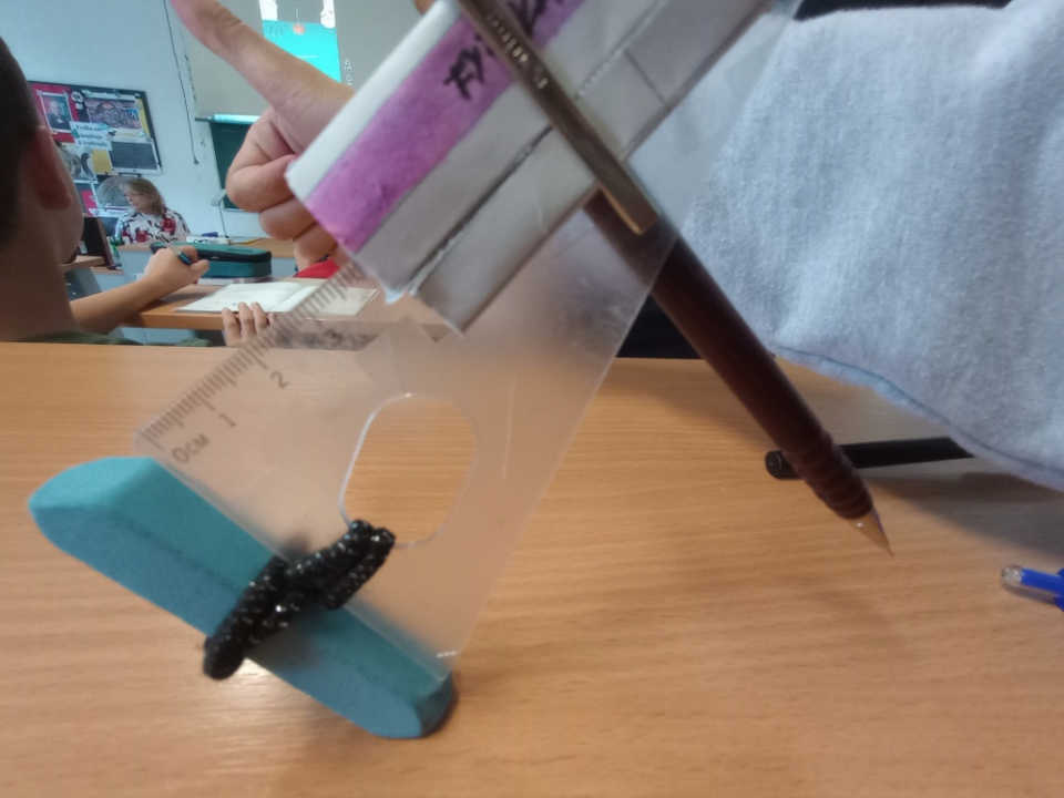 PROJEKTOVÁ VÝUKA VE FYZICE: „HRÁTKY S TĚŽIŠTĚM TĚLESA“