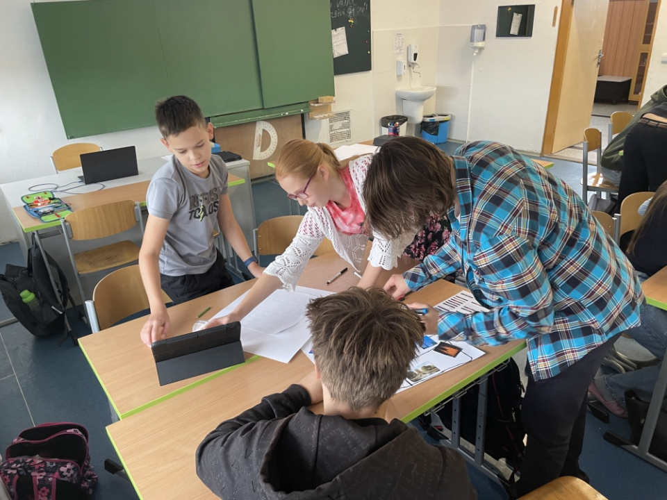 Barevné kódy, anglické pokyny a cesta kolem světa s Ozobotem