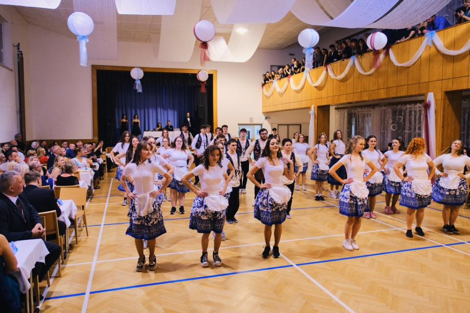 Maturitní ples 2025 – večer plný elegance, radosti a zážitků