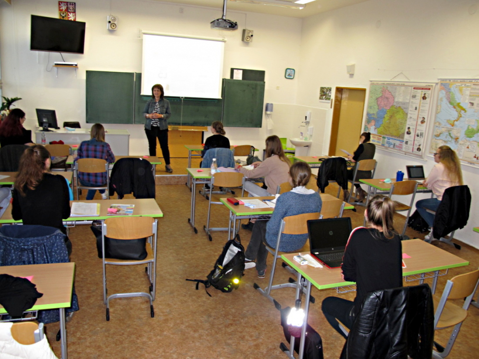Předání výročního vysvědčení maturantům a výuka