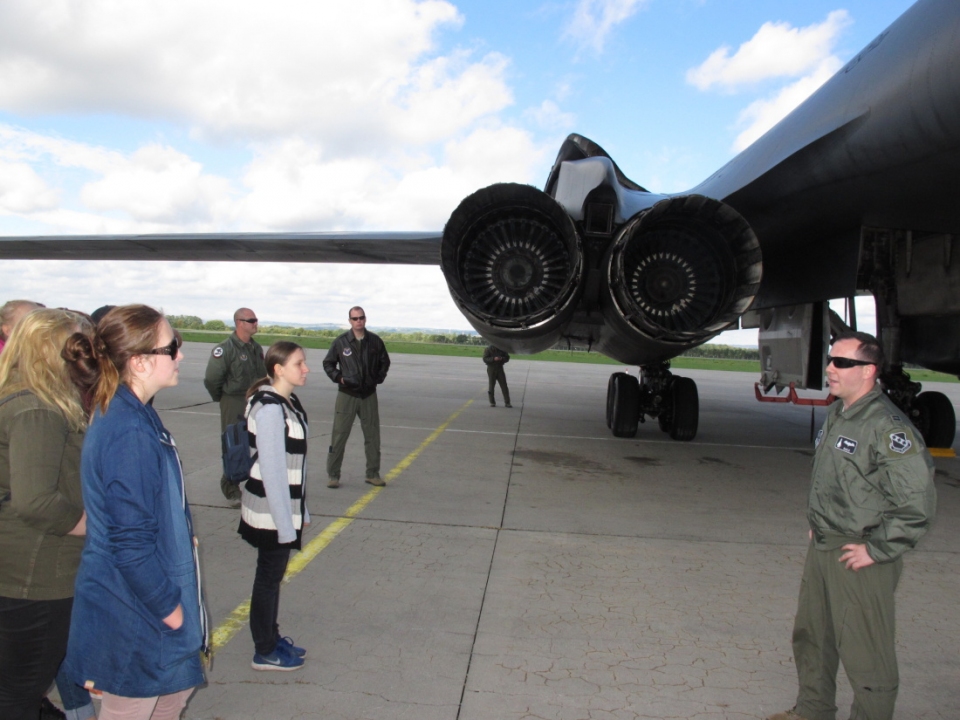 Beseda s americkými piloty a exkurze k letadlům v rámci Dnů NATO