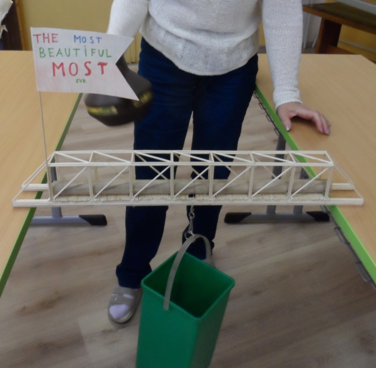 Konstruktéři mostů na našem gymnáziu.
